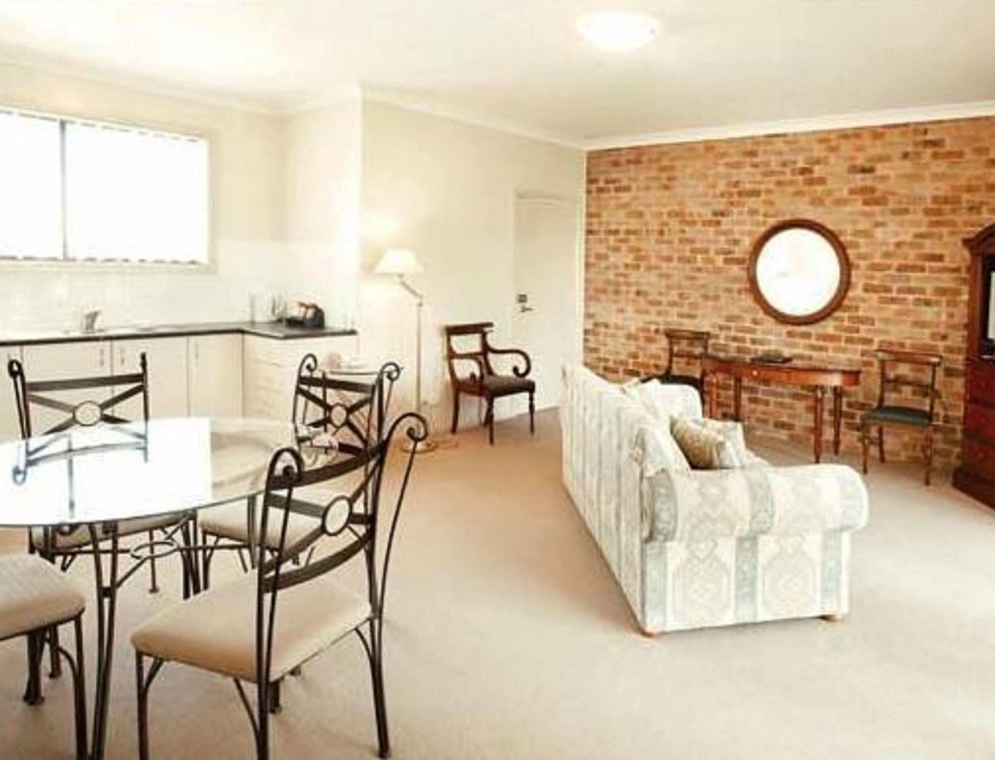 Potters Apartments Cessnock Exterior photo