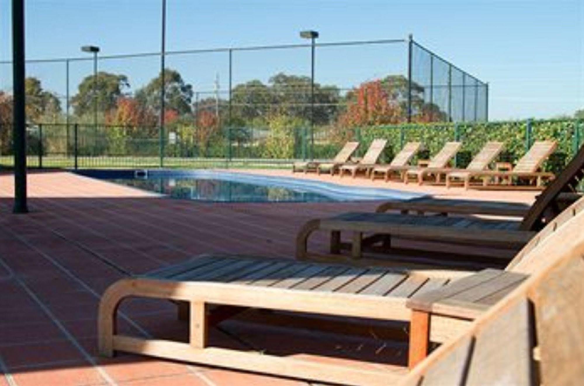 Potters Apartments Cessnock Exterior photo